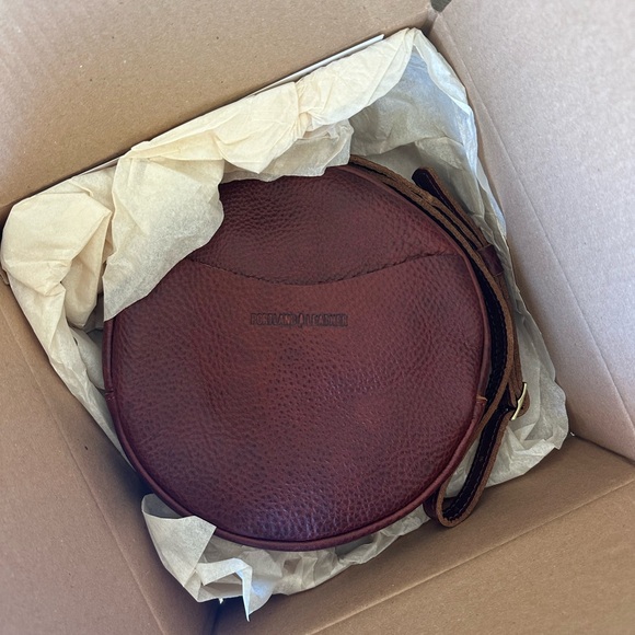 Portland Leather Large Circle Crossbody Bag - Picture 5 of 6